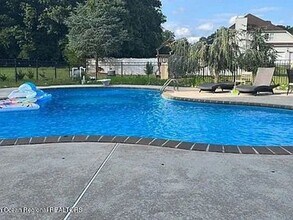 6 Stevens Way in Manchester Township, NJ - Building Photo - Building Photo