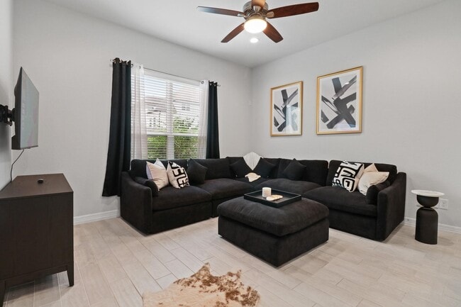 11002 Cres Light Way