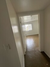 9800 S Broadway in Los Angeles, CA - Building Photo - Building Photo