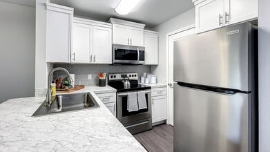 River Reach in Naples, FL - Foto de edificio - Building Photo