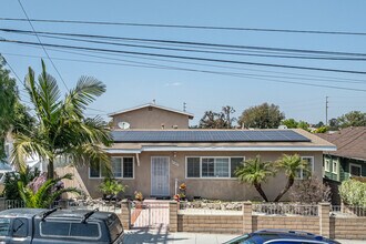 4301 E 6th St in Long Beach, CA - Building Photo - Building Photo