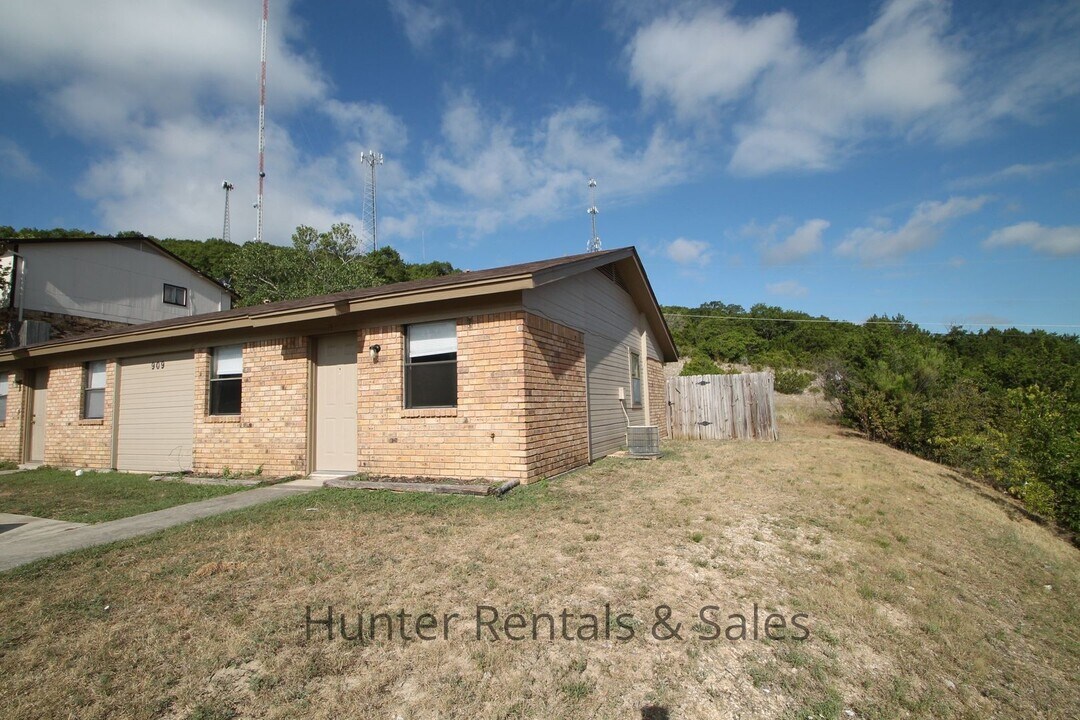 909-B S 7th St in Copperas Cove, TX - Building Photo