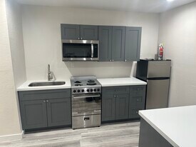 3961 NW 174th St, Unit Efficiency in Miami Gardens, FL - Building Photo