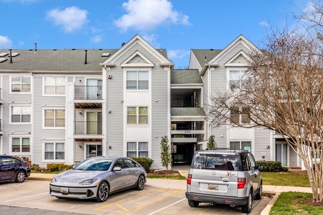 10001 Vanderbilt Cir, Unit 4-4 in Rockville, MD - Building Photo - Building Photo