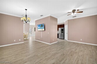 8250 Silver Birch Way in Lehigh Acres, FL - Foto de edificio - Building Photo