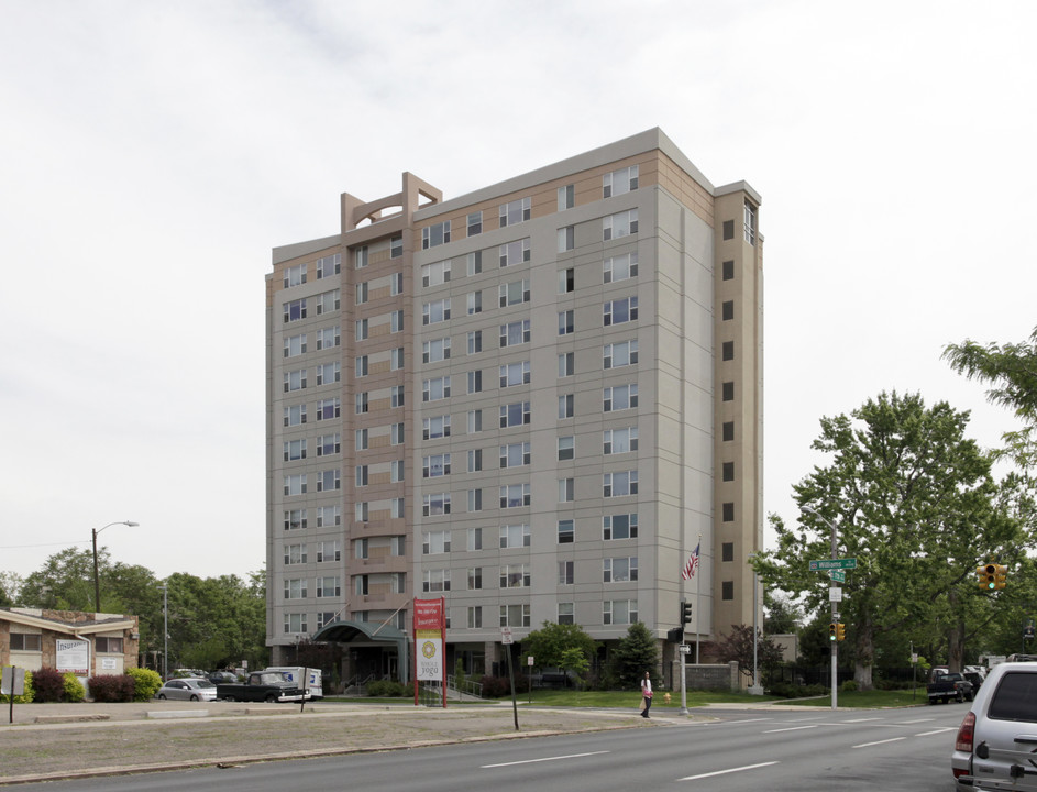 Thomas F Connole Apartments in Denver, CO - Foto de edificio