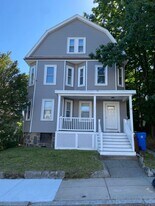 31-33-33 Pleasant Park Rd in Winthrop, MA - Building Photo