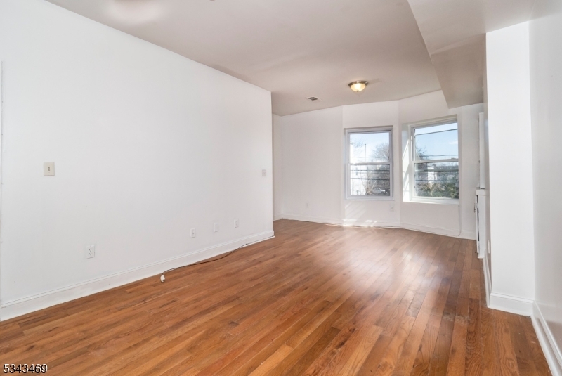38 3rd St in Newark, NJ - Building Photo