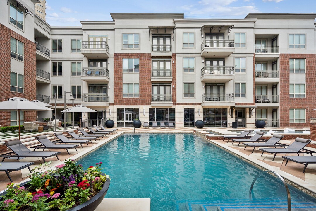 ALARA Uptown Luxury Apartments in Dallas, TX - Foto de edificio