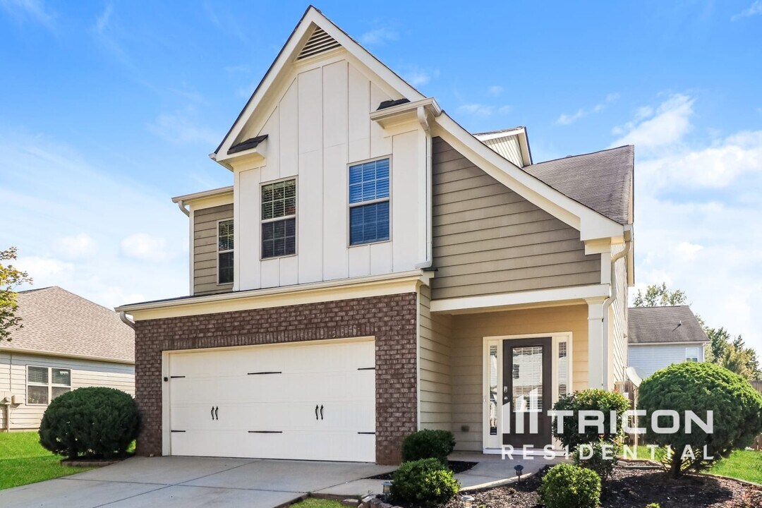 33 Berwick Way in Dallas, GA - Building Photo