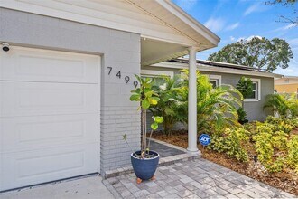7499 Oak St NE in St. Petersburg, FL - Building Photo - Building Photo