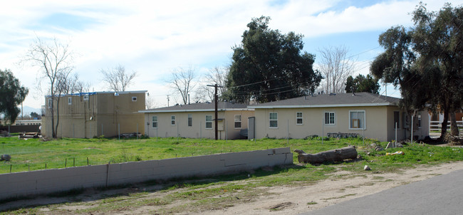 2043 Adams St in San Bernardino, CA - Foto de edificio - Building Photo