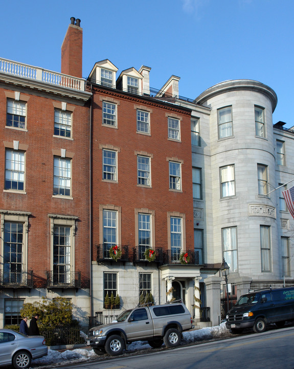 44 Beacon St in Boston, MA - Building Photo