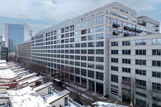 Domain Lofts in Chicago, IL - Foto de edificio - Building Photo