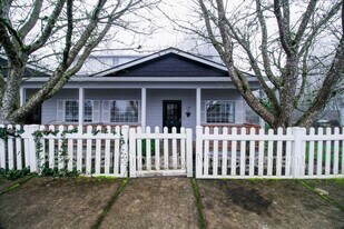 118 S Main Ave in Ridgefield, WA - Building Photo