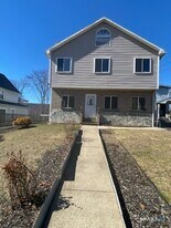 42 High St in Naugatuck, CT - Building Photo