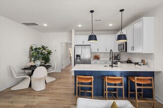 Avery Square in Charlotte, NC - Building Photo - Building Photo