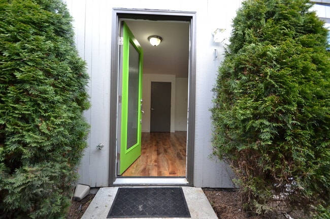 3017 NE 140th St, Unit 1 in Seattle, WA - Building Photo - Building Photo