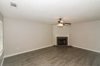 8503 Highland Glen Cir N in Memphis, TN - Building Photo - Building Photo