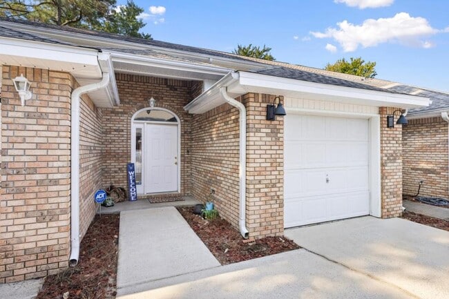 134 Noblat Dr in Mary Esther, FL - Building Photo - Building Photo