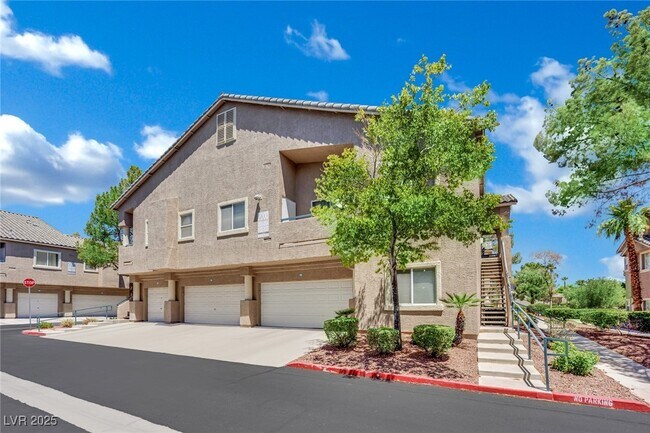 2000 Turquoise Ridge St in Las Vegas, NV - Building Photo - Building Photo