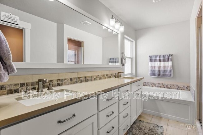 property at 319 N Baxter Way