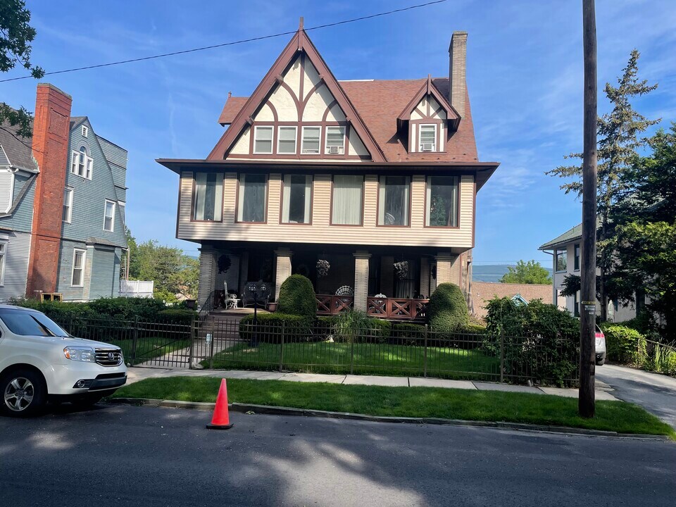 629 Clay Ave, Unit 2a in Scranton, PA - Building Photo