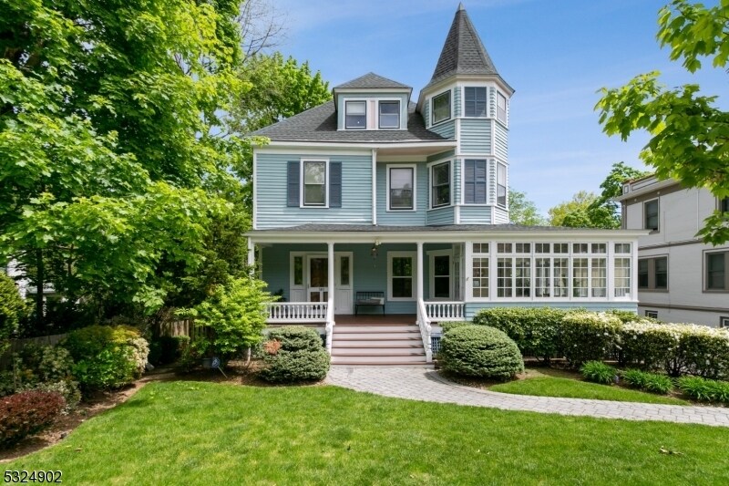 305 N Mountain Ave in Montclair, NJ - Building Photo