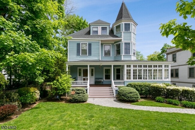 property at 305 N Mountain Ave