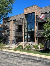 1482 Stonebridge Cir in Wheaton, IL - Building Photo - Building Photo