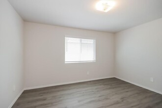 215 Blue Crane St in Huntsville, TX - Building Photo - Building Photo