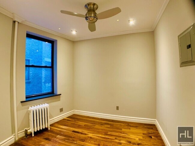 East 35th Street in New York, NY - Foto de edificio - Building Photo
