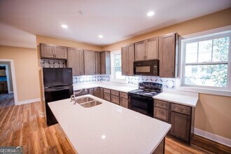 210 W 8th St in Tifton, GA - Building Photo - Building Photo