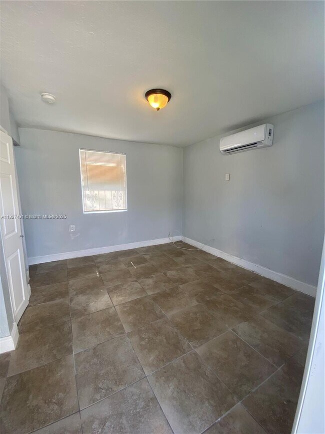 1361 NE 110th Terrace in Miami, FL - Building Photo - Building Photo
