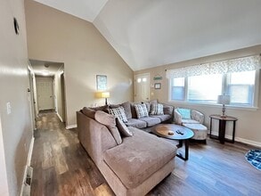 94 Cottonwood Ln in Centerville, MA - Building Photo - Building Photo