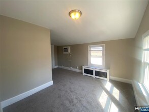 97 Kinderkamack Rd in Park Ridge, NJ - Foto de edificio - Building Photo