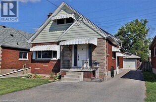 74 Paling Ct in Hamilton, ON - Building Photo