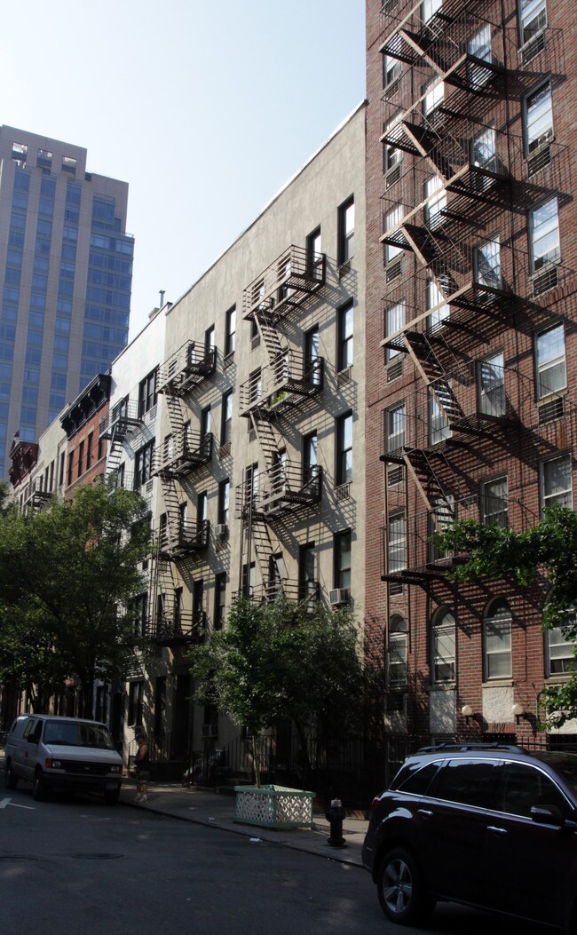 406 E 83rd St in New York, NY - Building Photo - Building Photo