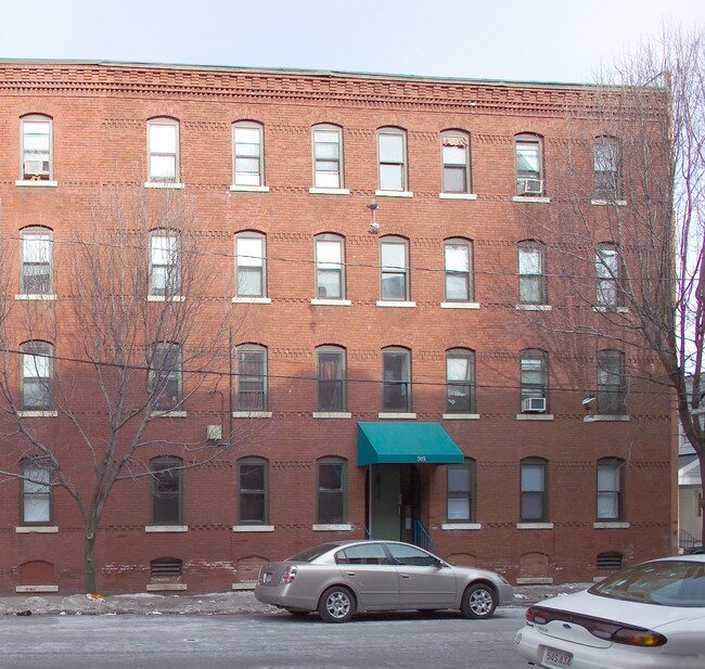 Phoenix Apartments in Holyoke, MA - Foto de edificio - Building Photo