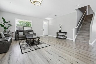 6958 Stanza Ct in Fontana, CA - Foto de edificio - Building Photo