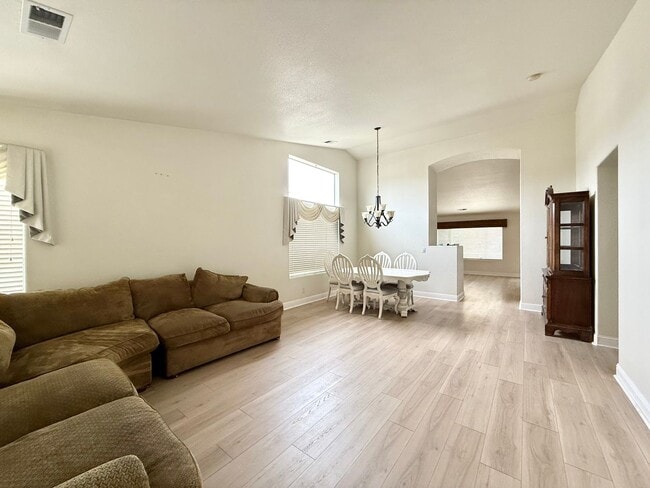 2351 Fairhaven Dr in Hollister, CA - Building Photo - Building Photo