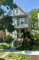 2302 N Central Park Ave in Chicago, IL - Building Photo