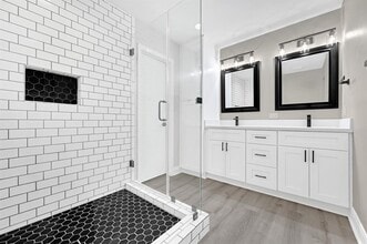 5730 Old Lodge Dr in Houston, TX - Building Photo - Building Photo