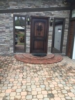 19410 Blythe St in Los Angeles, CA - Building Photo