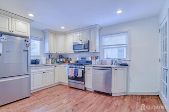 186 Prigmore St in East Brunswick, NJ - Building Photo - Building Photo