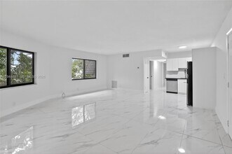 5731 NE 18th Ave in Fort Lauderdale, FL - Building Photo - Building Photo