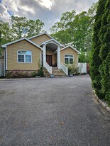 52 Hilltop Ln in Wyandanch, NY - Building Photo
