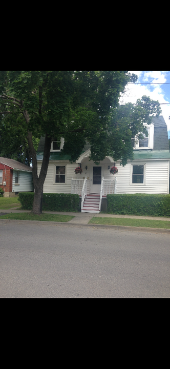 52 Walnut St in Saratoga Springs, NY - Building Photo