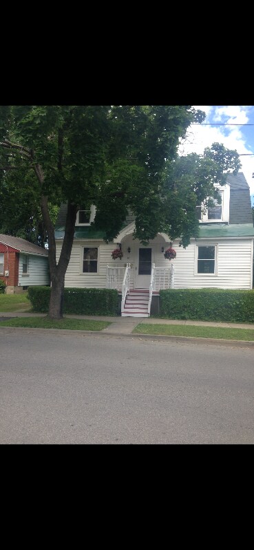 property at 52 Walnut St