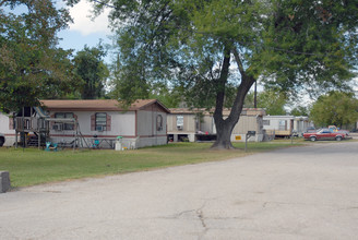 975 Ashland Blvd in Channelview, TX - Building Photo - Building Photo